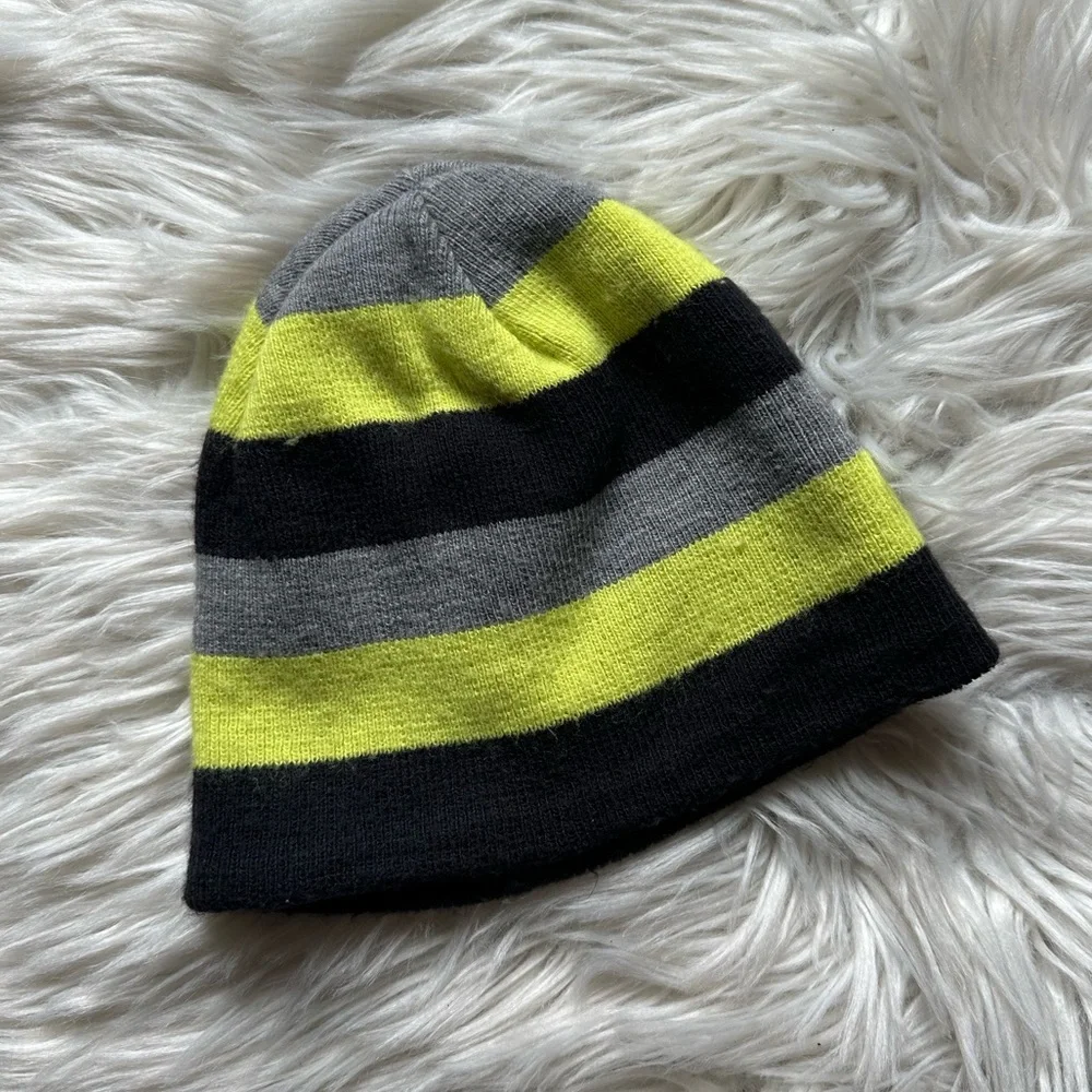 Boys’ striped acrylic beanie